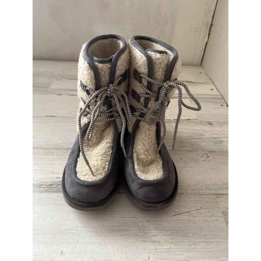 Portland Boot Company woman’s faux fur lace up boots size 5